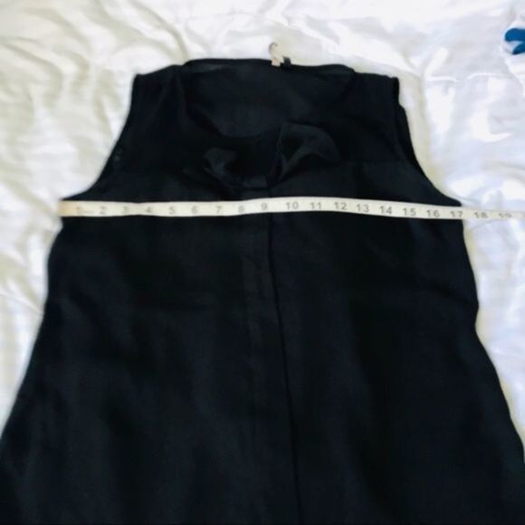 🌸 3/$15 Black Sleeveless Tank Top - Picture 4 of 5